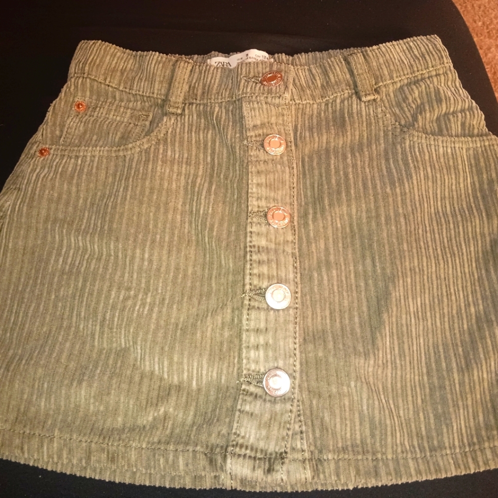 Girls size 8, Zara corduroy skirt